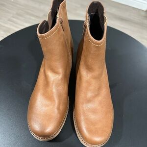 Naturalizer Women’s Booth Size 7M, Tan